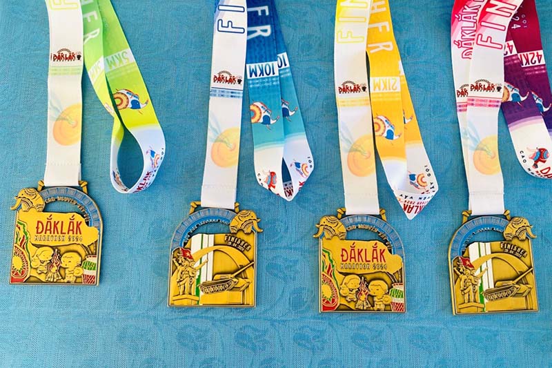 Bộ huy chương dành cho các vận động viên hoàn thành phần thi ở Đắk Lắk Marathon. Ảnh: Anh Hân