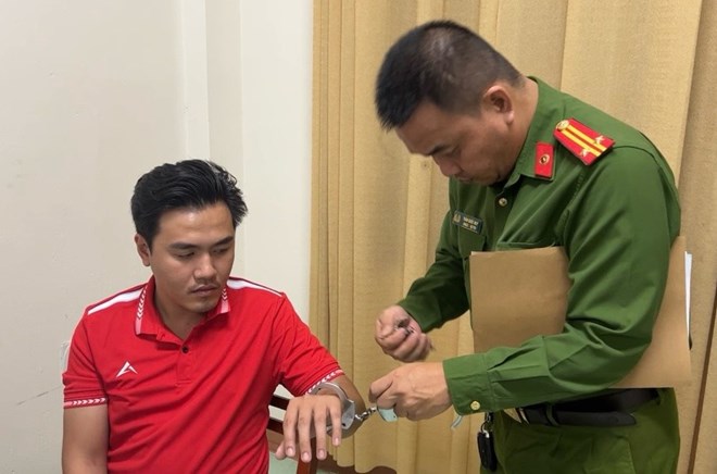 Phạm Huỳnh Minh Thịnh - HLV môn võ Taekwondo đã dùng thủ đoạn để hiếp dâm nhiều võ sinh nam - bị bắt khẩn cấp. Ảnh: Công an Quảng Ngãi