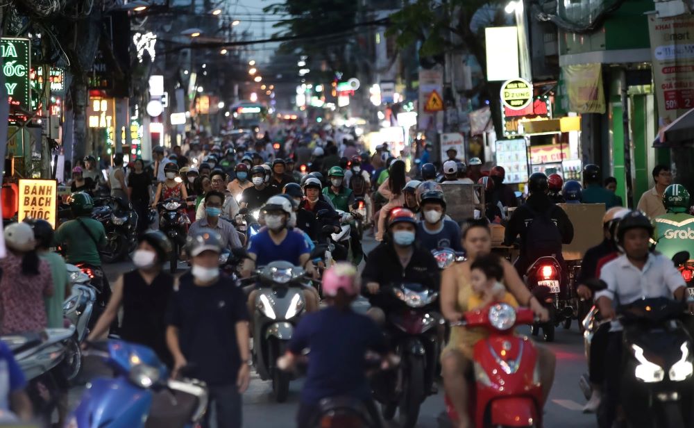 Tại khu vực trước số nhà 834 Lê Đức Thọ (Quận Gò Vấp) và 4/5 đường Huỳnh Tấn Phát (huyện Nhà Bè) cũng thường xuyên xảy ra tai nạn giao thông vì nằm ở khu dân sinh, có nhiều phương tiện lưu thông trong giờ cao điểm.