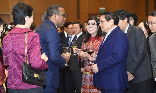 Thủ tướng Chính phủ Phạm Minh Chính và Phu nhân cùng các đại biểu. Ảnh: Hải Nguyễn