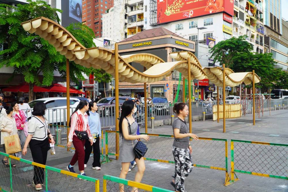 Năm nay, đường hoa Nguyễn Huệ Tết Giáp Thìn 2024 sẽ phục vụ nhu cầu du xuân, thưởng ngoạn của người dân thành phố và du khách từ 19h ngày 7.2 đến 21h ngày 14.2 (tức 28 tháng Chạp - mùng 5 Tết).