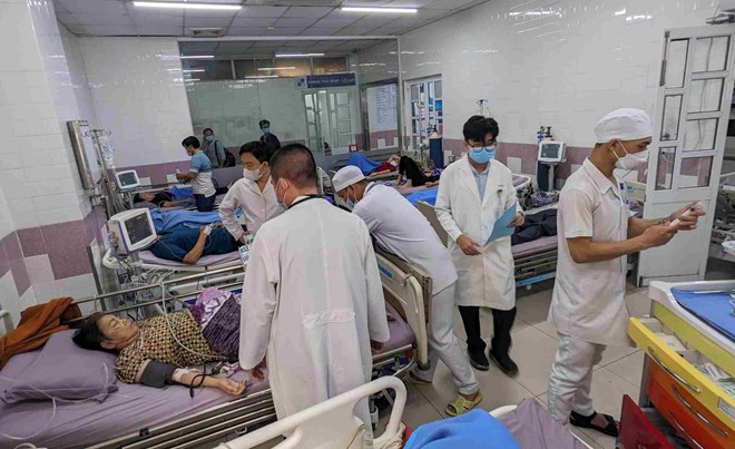 Nhiều người nhập viện nghi do ăn bánh mì ở tiệm nổi tiếng tại Sóc Trăng