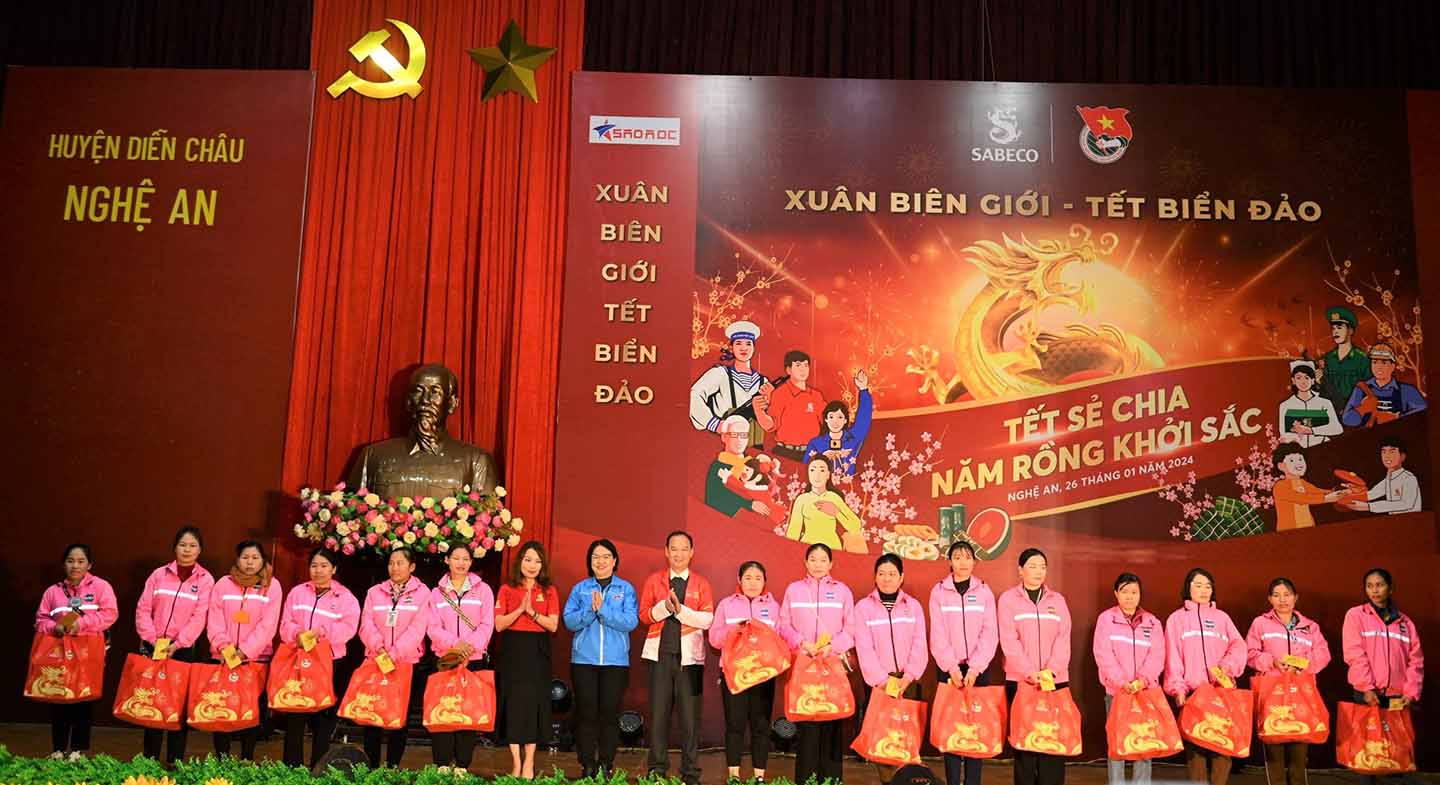 Tại Nghệ An, ban tổ chức chương trình đã trao 350 phần quà, trị giá 700.000 đồng/phần để đồng hành cùng bà con ngư dân, công nhân lao động bị cắt giảm việc làm bởi đại dịch COVID-19.