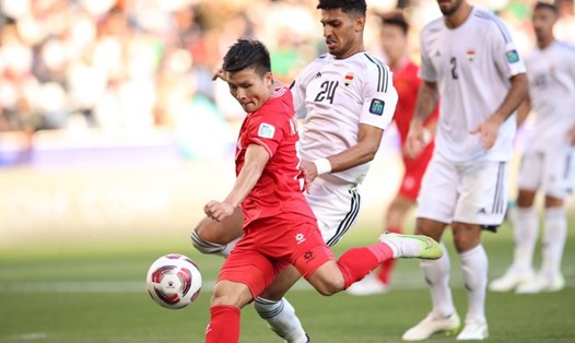 Tiền vệ Quang Hải ghi bàn vào lưới Iraq tại Asian Cup 2023. Ảnh: Quỳnh Anh