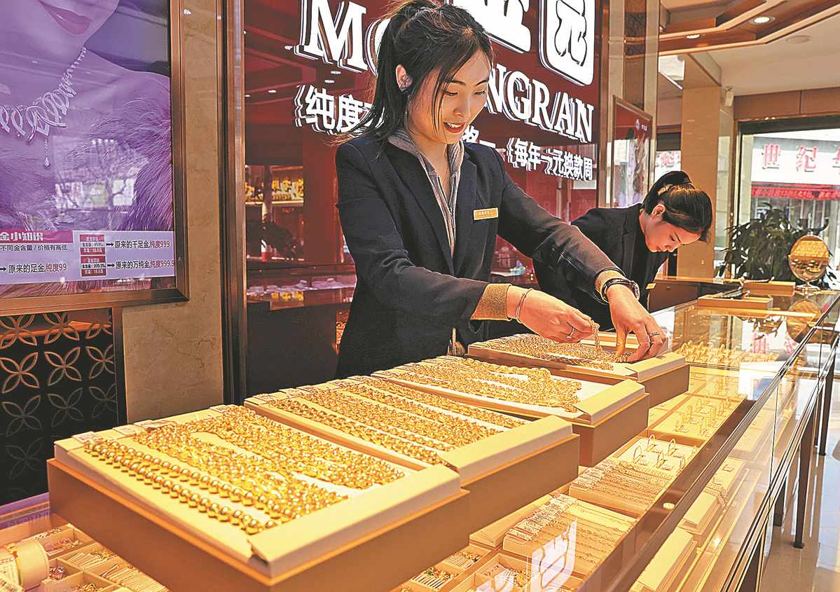 Doanh số bán vàng ở Trung Quốc đạt 1.090 tấn vào năm 2023. Ảnh: Xinhua