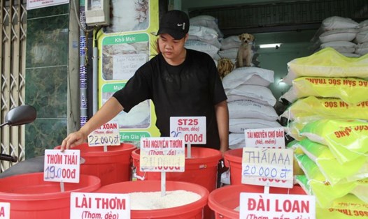 Giá gạo bán lẻ tại TPHCM tiếp tục tăng. Ảnh: Ngọc Lê