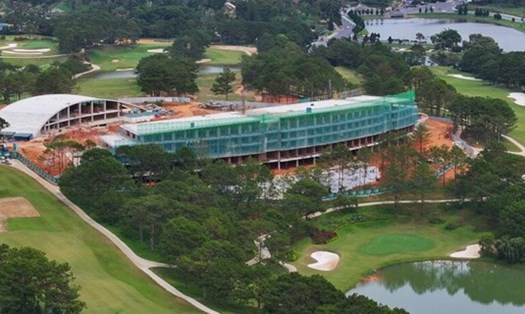 Lâm Đồng yêu cầu kiểm tra tình hình xây dựng tòa nhà Câu lạc bộ Golf trong Đồi Cù. Ảnh: Lâm Viên
