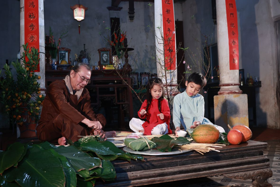 Phục dựng lại khung cảnh Tết xưa (ảnh chụp được sự đồng ý của gia đình). Ảnh: Hải Nguyễn