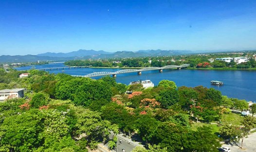 TP. Huế rợp bóng cây xanh. Ảnh: Phúc Đạt.