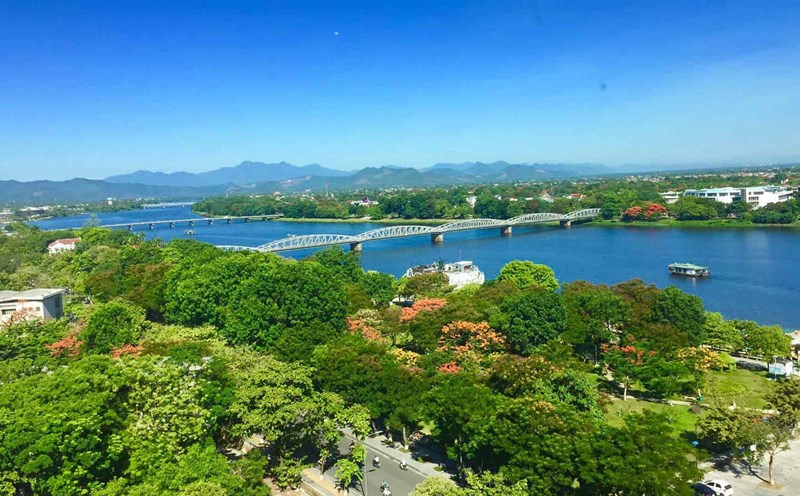 TP. Huế rợp bóng cây xanh. Ảnh: Phúc Đạt.