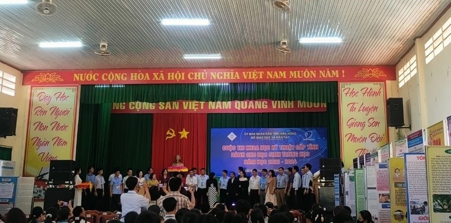 Lễ bế mạc Cuộc thi khoa học kỹ thuật cấp tỉnh dành cho học sinh trung học năm học 2023-2024 tỉnh Đắk Nông. Ảnh: Hải Đăng