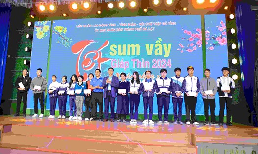 Chương trình "Tết sum vầy" năm 2024 được tổ chức tại TP Đà Lạt, tỉnh Lâm Đồng. Ảnh: Mai Hương