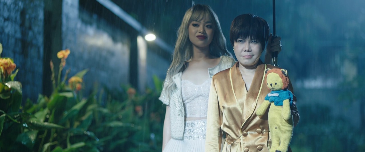 Việt Hương tham gia phim Trà. Ảnh: NSX