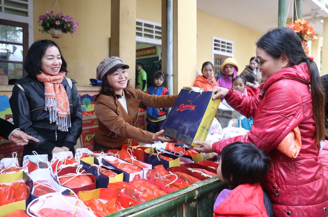 Còn gian hàng này là của Phòng Giáo dục và Đào tạo huyện Hướng Hóa. Gian hàng có 115 suất dành cho trẻ mầm non trên địa bàn.