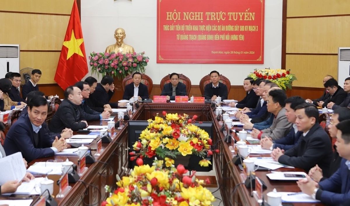 Thủ tướng Chính phủ Phạm Minh Chính chủ trì buổi làm việc. Ảnh: Minh Hiếu