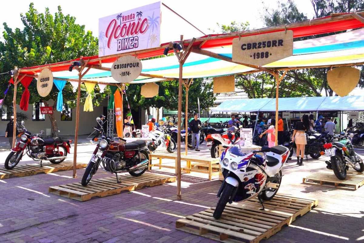 Trong sự kiện  Honda Biker Rally 2024 tổ chức tại Vũng Tàu từ 27-28.1 thu hút hàng ngàn tay lái tham gia trải nghiệm, Ban tổ chức đã trưng bày 6 dòng xe biểu tượng qua các thời kỳ, cùng nhiều dòng xe hiện đại để phục vụ tham quan, trải nghiệm. Ảnh: Thành An