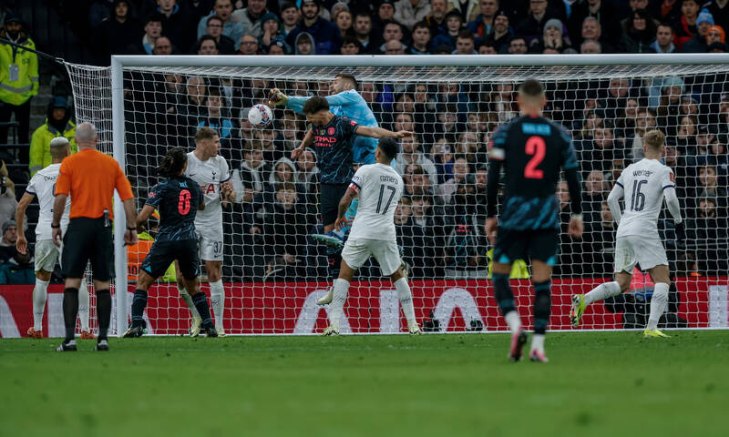 Bàn thắng duy nhất của Nathan Ake giúp Man City đánh bại Tottenham. Ảnh: AFP 