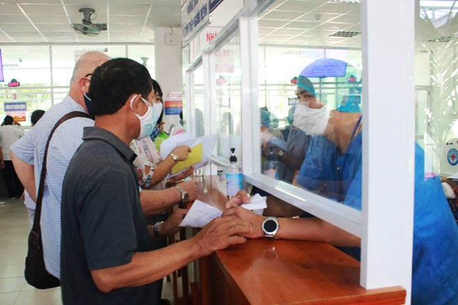Các cơ sở y tế tại TP Đà Nẵng tiếp nhận khám chữa bệnh cho người dân bằng căn cước công dân. Ảnh: Thùy Trang