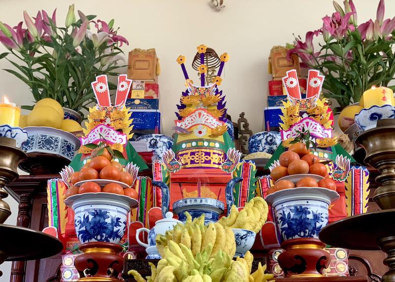 Mâm lễ vật cúng ông Công ông Táo. Ảnh: Tùng Đỗ