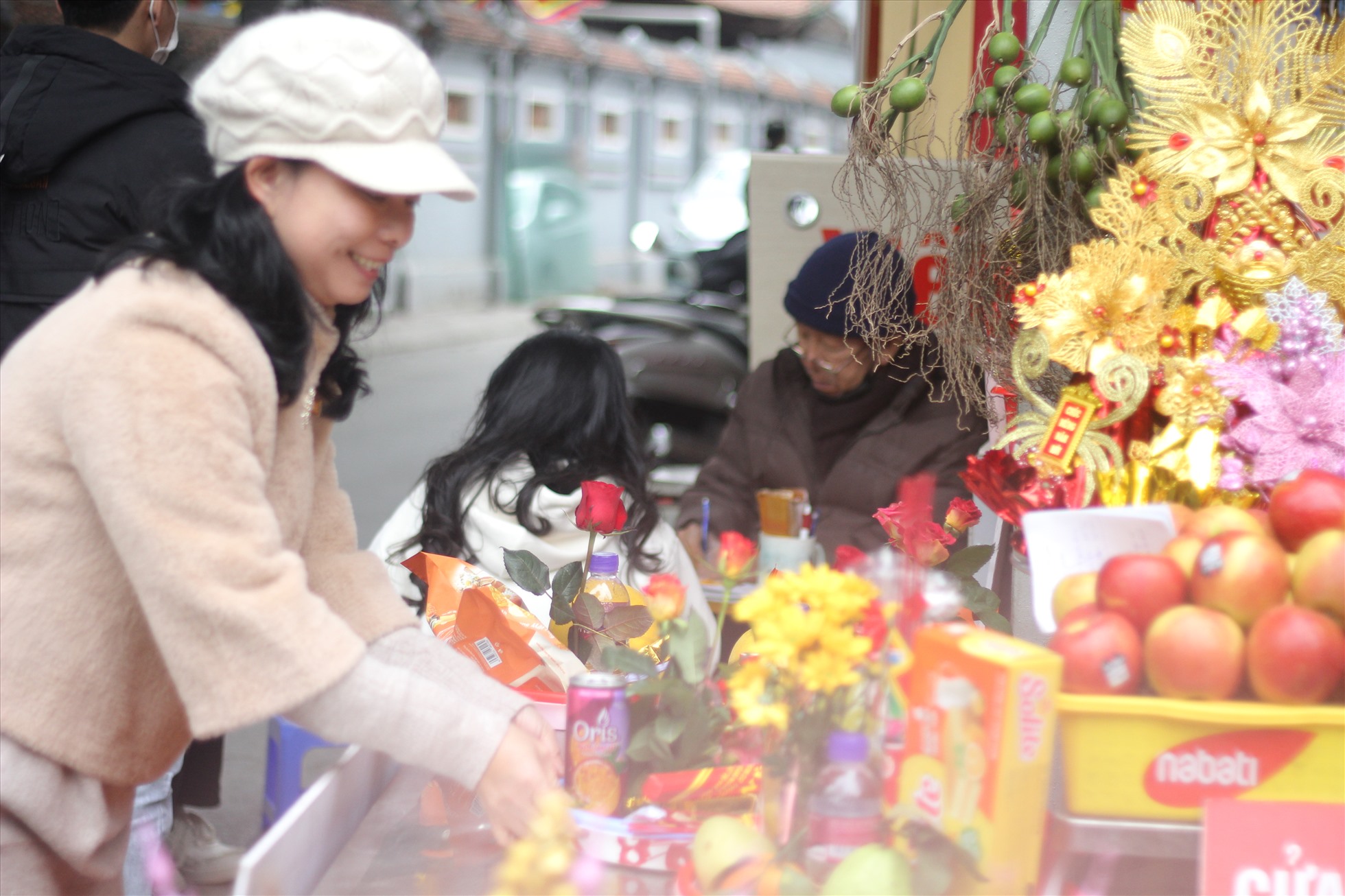 Càng gần Tết, nhu cầu đổi tiền lẻ của người dân để lì xì, đi lễ chùa… càng tăng. Ảnh minh họa: Hạnh An.