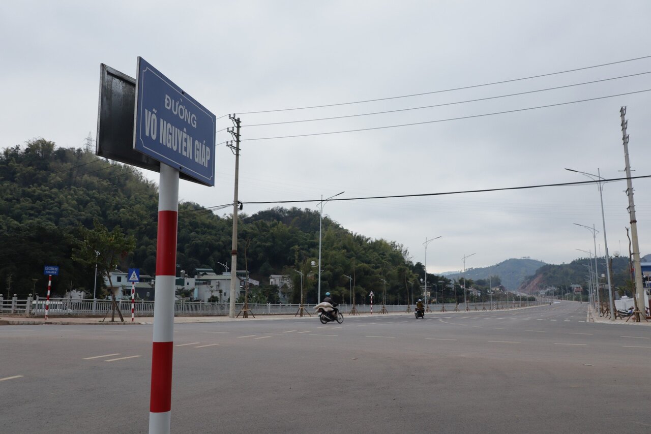 Điểm đầu của tuyến đường tại nút giao cầu Coóng Nọi, TP Sơn La