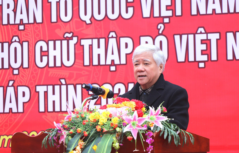 Chủ tịch Uỷ ban Trung ương Mặt trận Tổ quốc Việt Nam phát biểu chúc Tết người dân tại chương trình. Ảnh: Hoàng Giang.