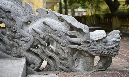 Rồng mang đặc trưng của nghệ thuật điêu khắc thế kỷ 17 - 18. Ảnh: Nguyễn Hữu Mạnh