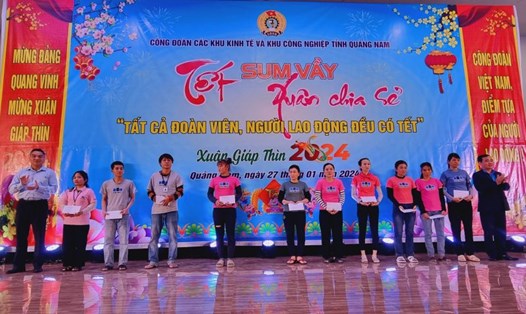 Chương trình “Tết Sum vầy” tại Quảng Nam đã tròn 10 năm, là hoạt động có ý nghĩa thiết thực với công nhân khó khăn dịp Tết. Ảnh: Hoàng Bin
