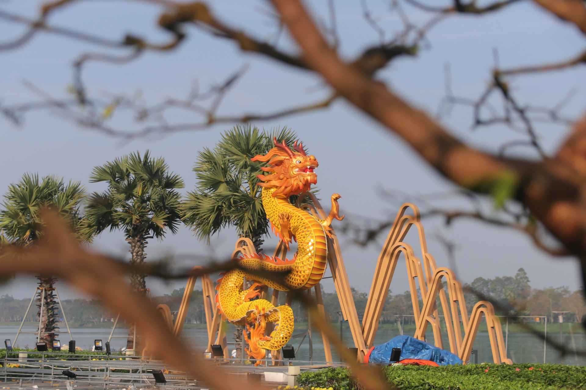 Linh vật rồng triều Nguyễn trưng bày trong Tết Giáp Thìn tại Huế. Ảnh: Phúc Đạt