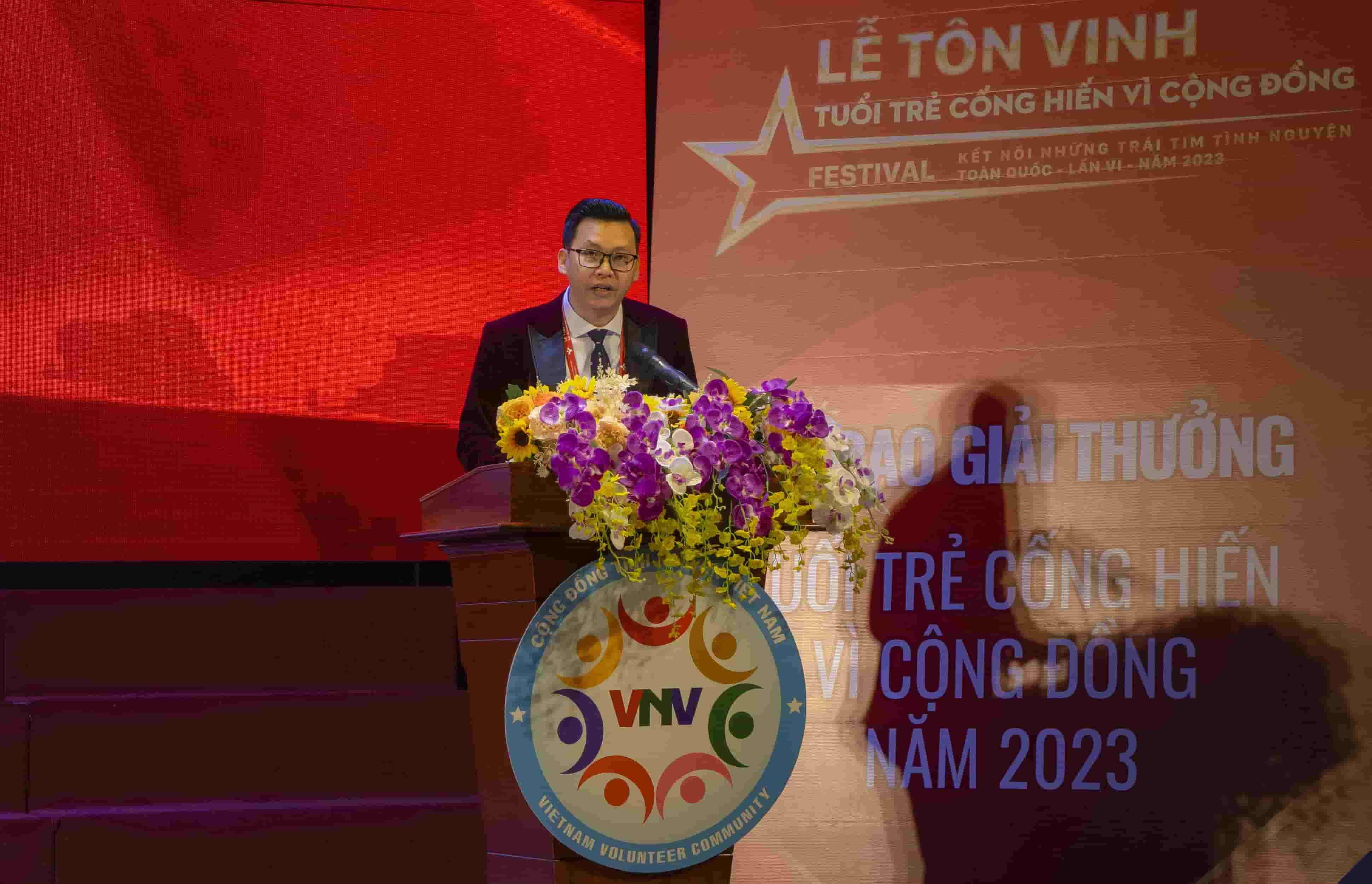 Ông Đỗ Văn Dệ - Chủ tịch Cộng đồng tình nguyện Việt Nam, Trưởng Ban tổ chức đánh giá cao những đóng góp của các thủ lĩnh tình nguyện. Ảnh BTC