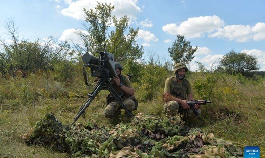 Binh sĩ Ukraina tham gia huấn luyện quân sự ở quận Kupyansk, Ukraina, ngày 16.8.2023. Ảnh: Xinhua