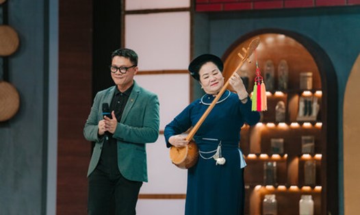 NSƯT Hoàng Kim Tuế mang làn điệu then đến chương trình "Của ngon vật lạ". Ảnh: VTV
