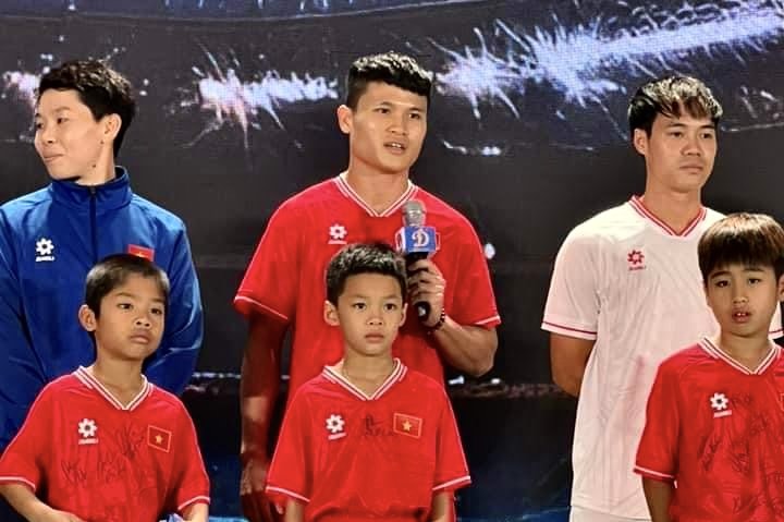Tiền đạo Tuấn Hải tự hào khi khoác áo đội tuyển Việt Nam. Ảnh: JBL
