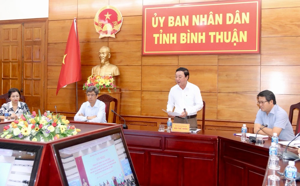 Ông Bùi Thế Nhân – Giám đốc Sở VHTT&DL tỉnh Bình Thuận trình bày tham luận. Ảnh: Phạm Duy