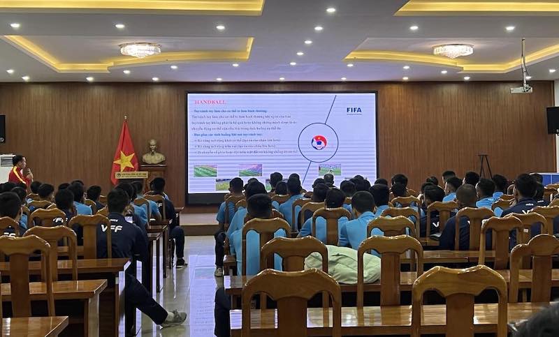 Lớp tập huấn giám sát, trọng tài các giải ngoài chuyên nghiệp quốc gia 2024. Ảnh: An Nguyên