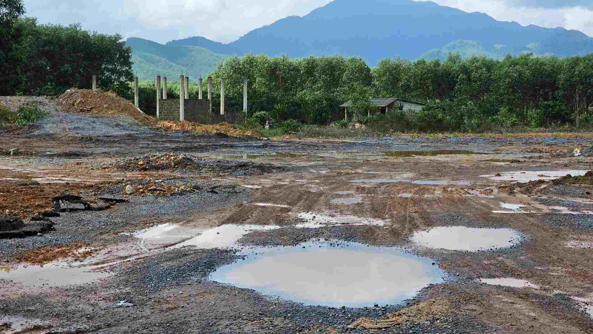 Theo người dân ở xã Phong Mỹ, sau khi cao tốc đi vào thông xe hơn một năm, thế nhưng, đến nay một số đường, hầm chui dân sinh vẫn chưa được hoàn trả.