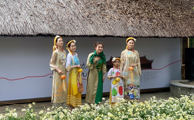 Nhiều bộ sưu tập áo dài sẽ xuất hiện tại chương trình nghệ thuật với chủ đề "Nơi tôi sinh ra". Ảnh: Nhật Minh
