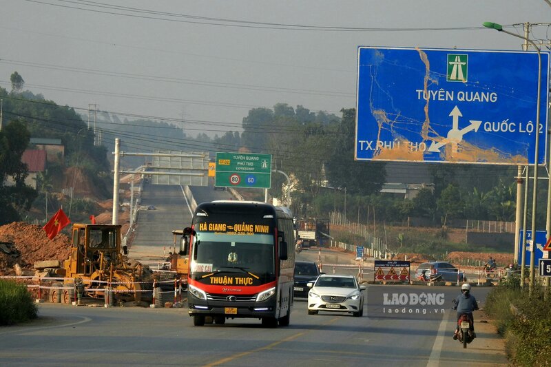 Cuối tuyến cao tốc Tuyên Quang - Phú Thọ tại xã Hà Lộc, thị xã Phú Thọ. Ảnh: Tô Công.