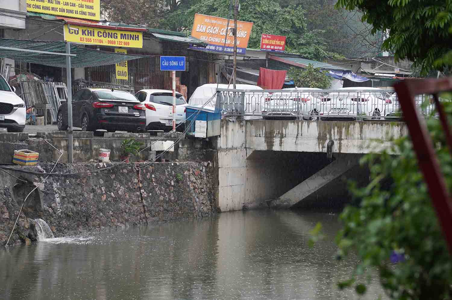 Gói thầu số 3 (xây dựng hệ thống cống bao cho sông Lừ) đã bị UBND TP.Hà Nội chấp thuận việc chấm dứt hợp đồng thi công.