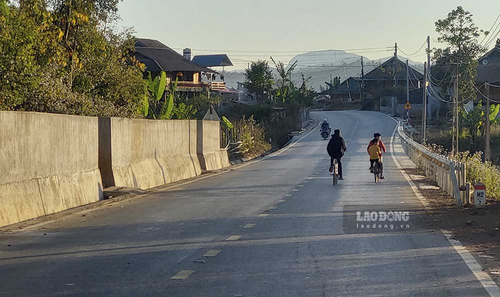 Đến hết năm 2022, Dự án đầu tư, cải tạo, kiên cố hóa các công trình phòng hộ, thoát nước và chỉnh lý hướng tuyến tránh các đoạn sụt trượt trên Quốc lộ 12 đã hoàn thành và bàn giao. Còn Dự án cải tạo nâng cấp Quốc lộ 279B đã phải xin gia hạn 1 năm vì vướng giải phóng mặt bằng.