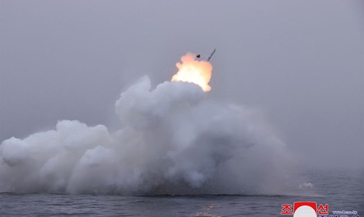 Triều Tiên phóng tên lửa hành trình chiến lược "Pulhwasal-3-31" từ tàu ngầm. Ảnh: AFP