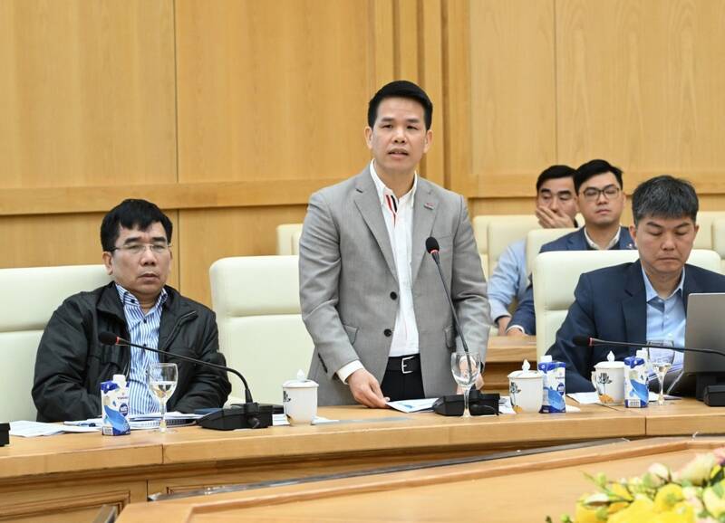 TGĐ PV GAS – Phạm Văn Phong báo cáo tại cuộc họp. ( Ảnh: PV GAS)