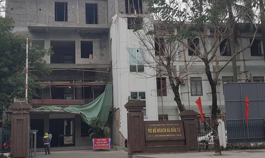 Trụ sở Sở Kế hoạch và Đầu tư tỉnh Ninh Bình đang được sửa chữa và khắc phục những thiếu sót về PCCC. Ảnh: Nguyễn Trường