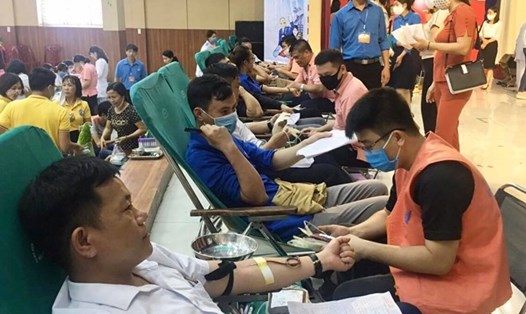 Nhiều người hiến máu tình nguyện phản ánh việc không nhận được tiền thưởng. Ảnh minh hoạ: Hoàng Khôi