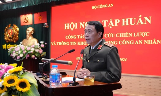 Thứ trưởng Bộ Công an Lê Quốc Hùng phát biểu tại hội nghị. Ảnh: Nguyễn Dịu
