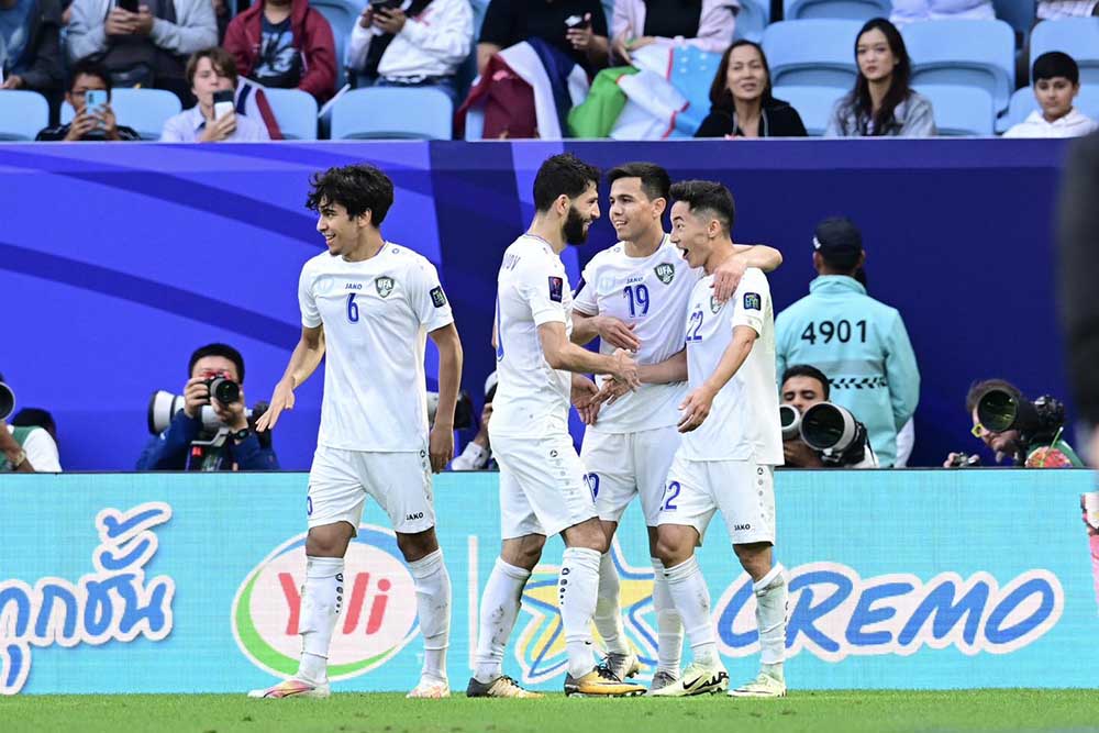 Tuyển Uzbekistan ghi bàn mở tỉ số ở cuối hiệp 1. Ảnh: FAT 