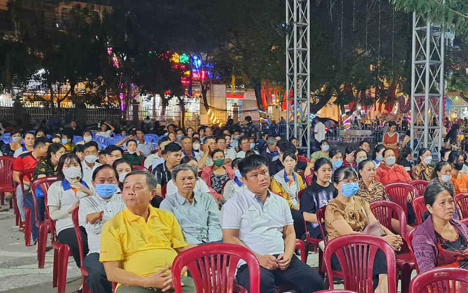 Đông đảo công nhân, viên chức, lao động TP Hồng Ngự tham dự Tết Sum vầy - Xuân chia sẻ năm 2024. Ảnh: Mỹ Hoà