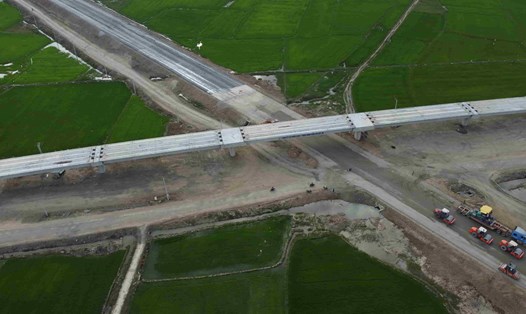 Dự án cao tốc Vân Phong - Nha Trang có tổng mức đầu tư hơn 11.808 tỉ đồng. Ảnh: Hữu Long