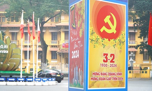 Pano cỡ lớn kỷ niệm 94 năm Ngày thành lập Đảng Cộng sản Việt Nam. Ảnh: Vĩnh Hoàng