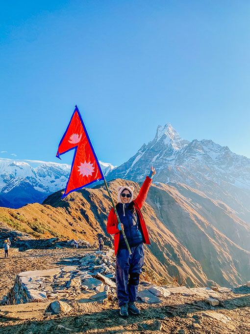 Nguyễn Thùy Trang ấn tượng bởi cảnh đẹp mỹ mãn trên dãy Himalaya khi đi trekking tới Mardi Himal Base Camp cao 4.500m. Ảnh: Nhân vật cung cấp